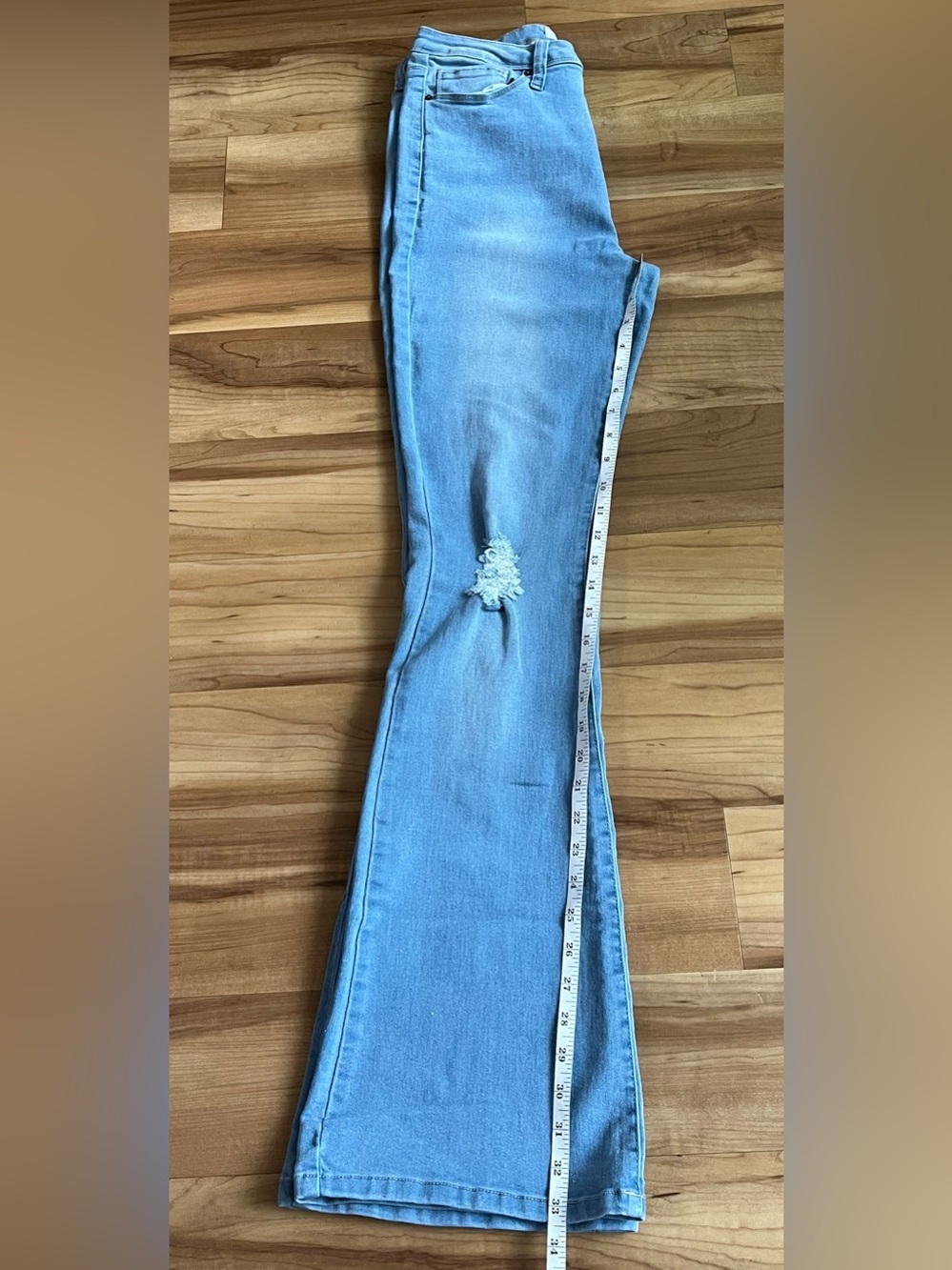 California Vintage Light Wash Distressed Flare Jeans Size 11/30 - Picture 8 of 9